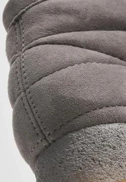 Boots & Stiefel*Clarks Originals Wallabee Stiefel grau