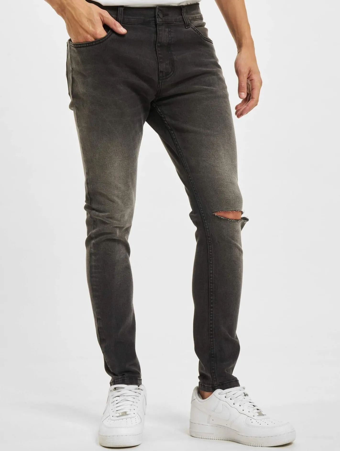 Jeans & Hosen*CRIMINAL DAMAGE Skinny-Jeans in Rip-Waschung, Grau