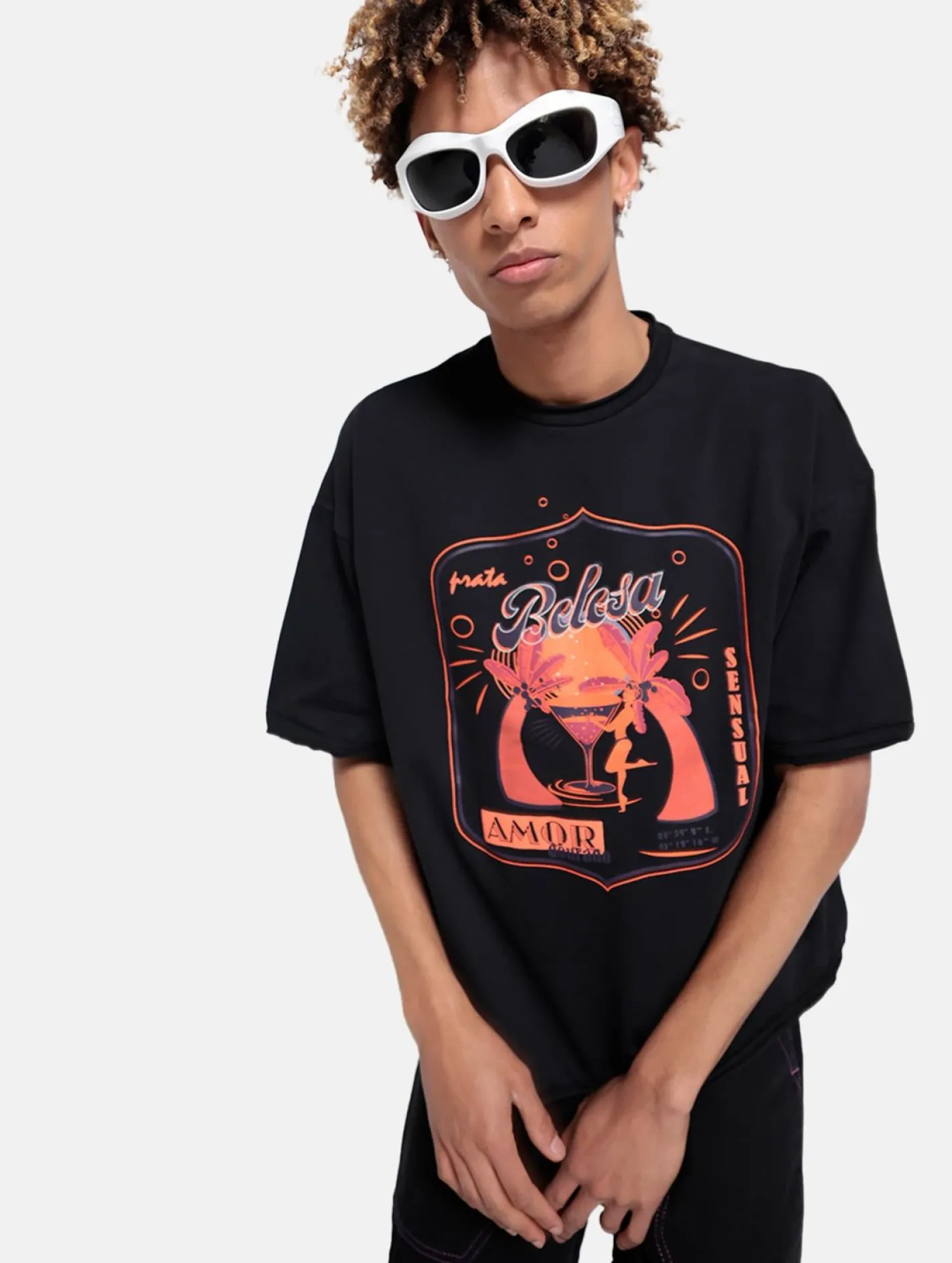 Tops & T-Shirts|T-Shirts & Tank Tops*DWD! Studioz DWD Studioz Unisex Ipanema Girl T-Shirt für Damen oder Herren Rundhals-Shirt mit großem Front-Print Schwarz