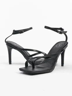 Zehentrenner & Sandalen*Missguided Sandalen mit gekreuzten Zehenstegen und niedrigem Absatz in Schwarz