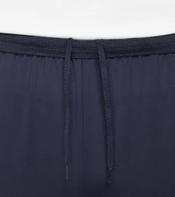 Sportunterbekleidung|Jogginghosen & Fitnessmode*NIKE Strike 21 Herren Trainings-Hose mit DRI-FIT-Technologie leichte Sport-Hose mit Marken-Logo Jogging-Hose mit FLYVENT-Bund Slim Fit CW5862-451 Dunkelblau/Weiß