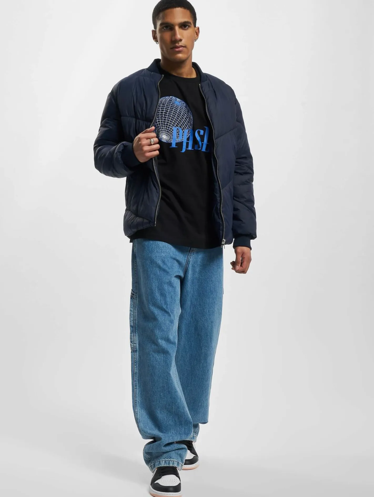 T-Shirts & Tank Tops*PASH Globe R-Ausschnitt T-Shirt schwarz