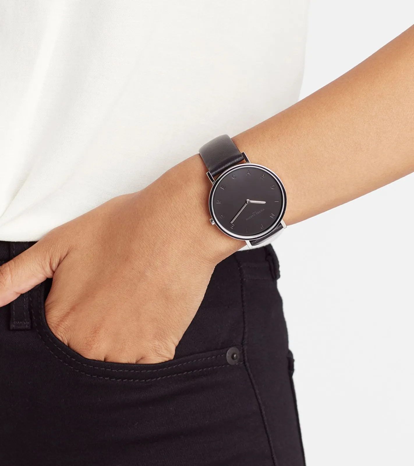 Damenuhren|Damenuhren*Pierre Cardin Damen Armband-Uhr mit Buchstaben der Marke als Ziffern analoge Quarz-Uhr mit Leder-Armband 3ATM 39mm CBV.100 Schwarz/Weiß/Silber oder Schwarz/Silber