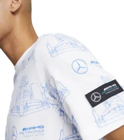 T-Shirts & Tank Tops*PUMA X Mercedes-Benz AMG Petronas F1 Herren T-Shirt stylisches Baumwoll-Shirt mit Allover Rennwagen-Print 621156 03 Weiß