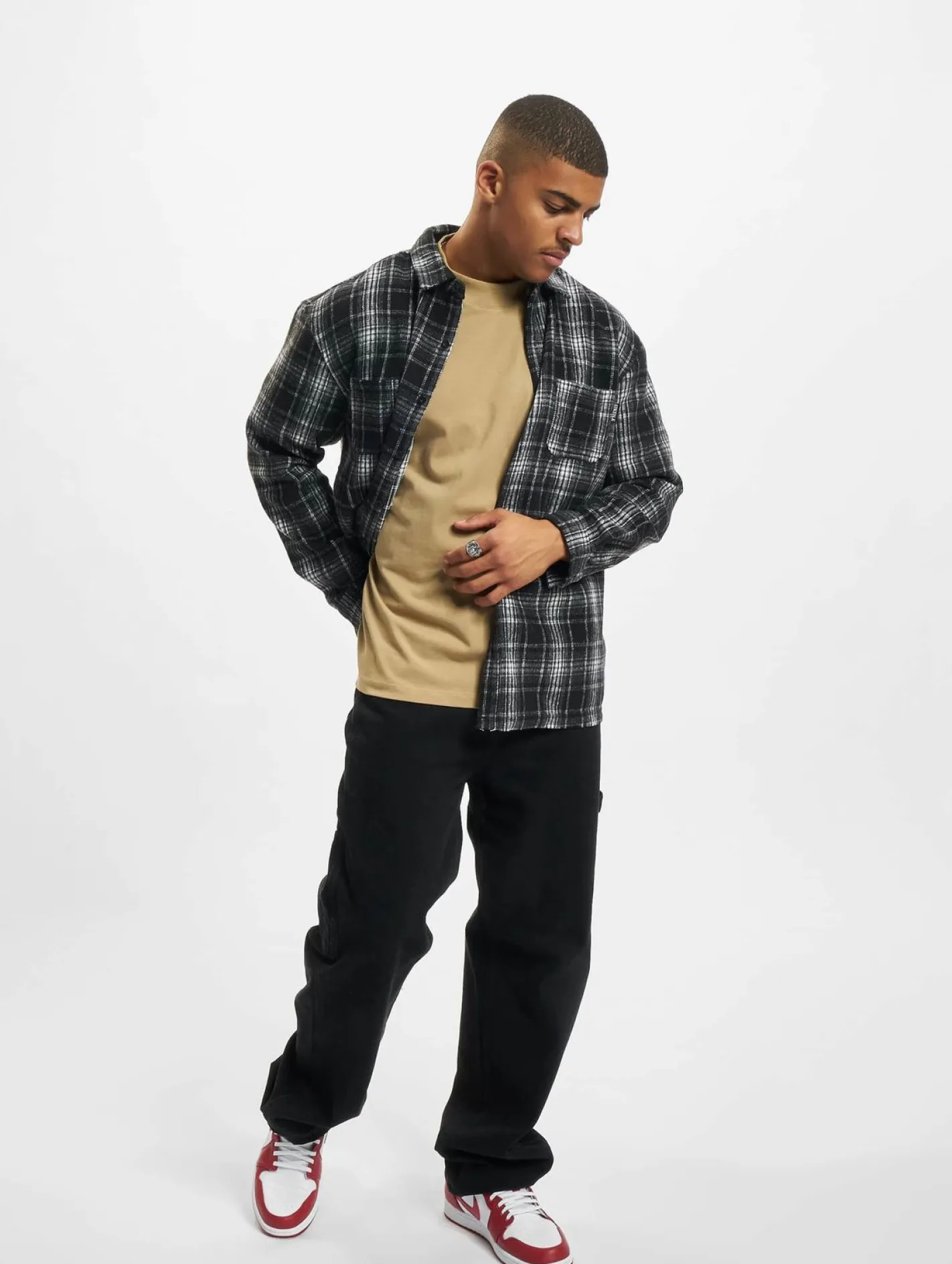 T-Shirts & Tank Tops*Sik Silk T-Shirt mit Logo auf der Rückseite im Used-Look und Karomuster, schwarz