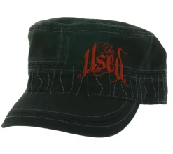 Caps & Mützen*BioworldMerch The Used Unisex Baumwoll-Cap im millitärischen Schnitt mit leicht gebogenen Schnitt Schwarz/Rot