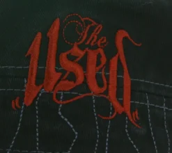 Caps & Mützen*BioworldMerch The Used Unisex Baumwoll-Cap im millitärischen Schnitt mit leicht gebogenen Schnitt Schwarz/Rot