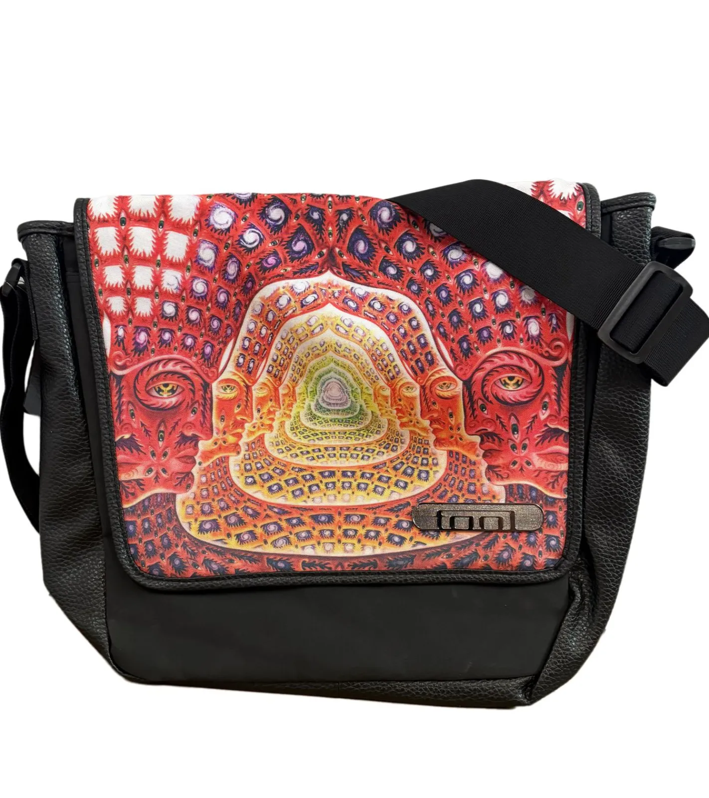 Rucksäcke & Taschen*BioworldMerch Tool Metal-Band Umhänge-Tasche Messengerbag stylische Laptop-Tasche Fan-Artikel 38 x 31 x 10 cm MB108193TOL0 Schwarz/Bunt