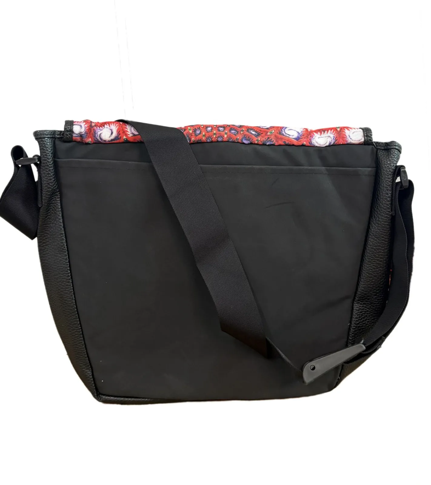 Rucksäcke & Taschen*BioworldMerch Tool Metal-Band Umhänge-Tasche Messengerbag stylische Laptop-Tasche Fan-Artikel 38 x 31 x 10 cm MB108193TOL0 Schwarz/Bunt