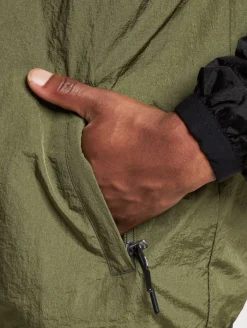 Jacken & Mäntel*UNFAIR ATHLETICS Elementary Crushed Halfzip Übergangsjacken schwarz grün