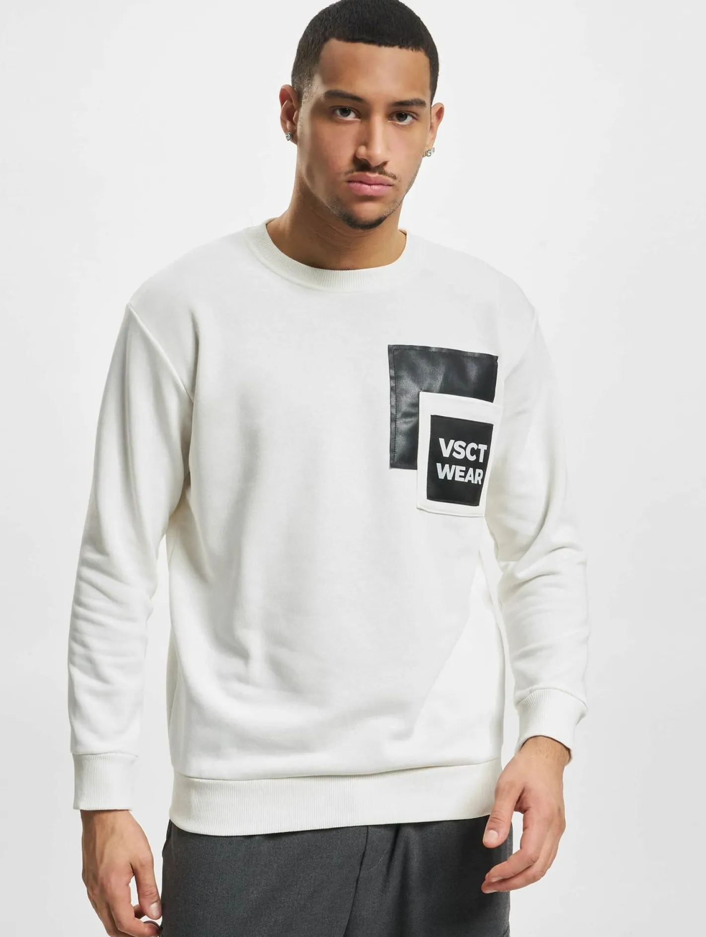 Pullover & Sweater*vsct Rundhalspullover mit Logo-Patch weiß
