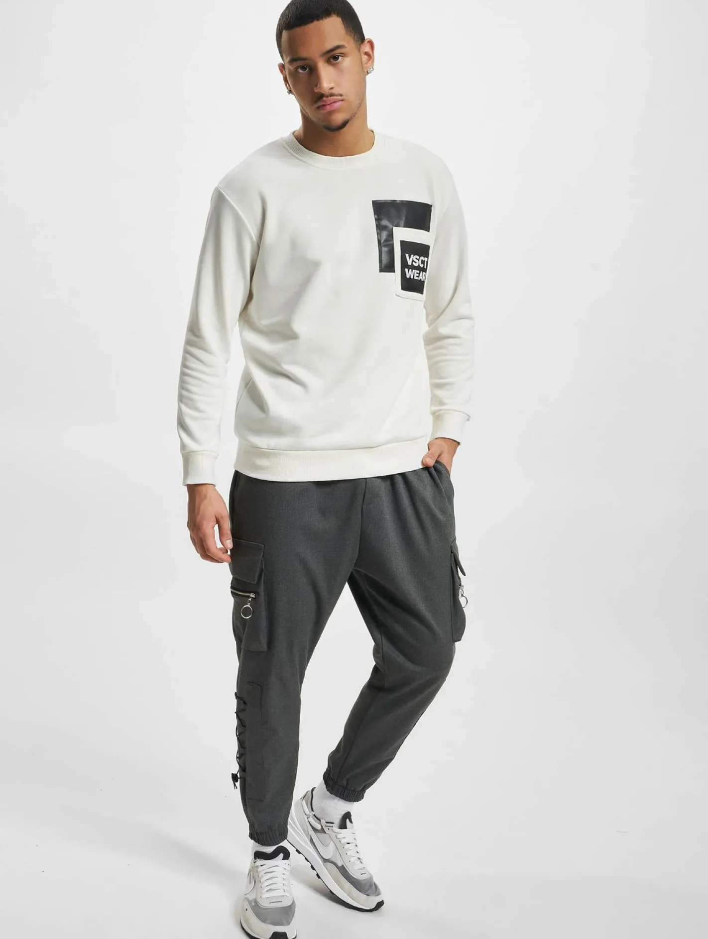 Pullover & Sweater*vsct Rundhalspullover mit Logo-Patch weiß