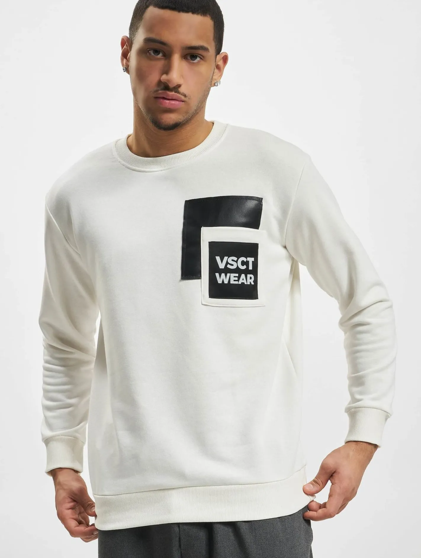 Pullover & Sweater*vsct Rundhalspullover mit Logo-Patch weiß